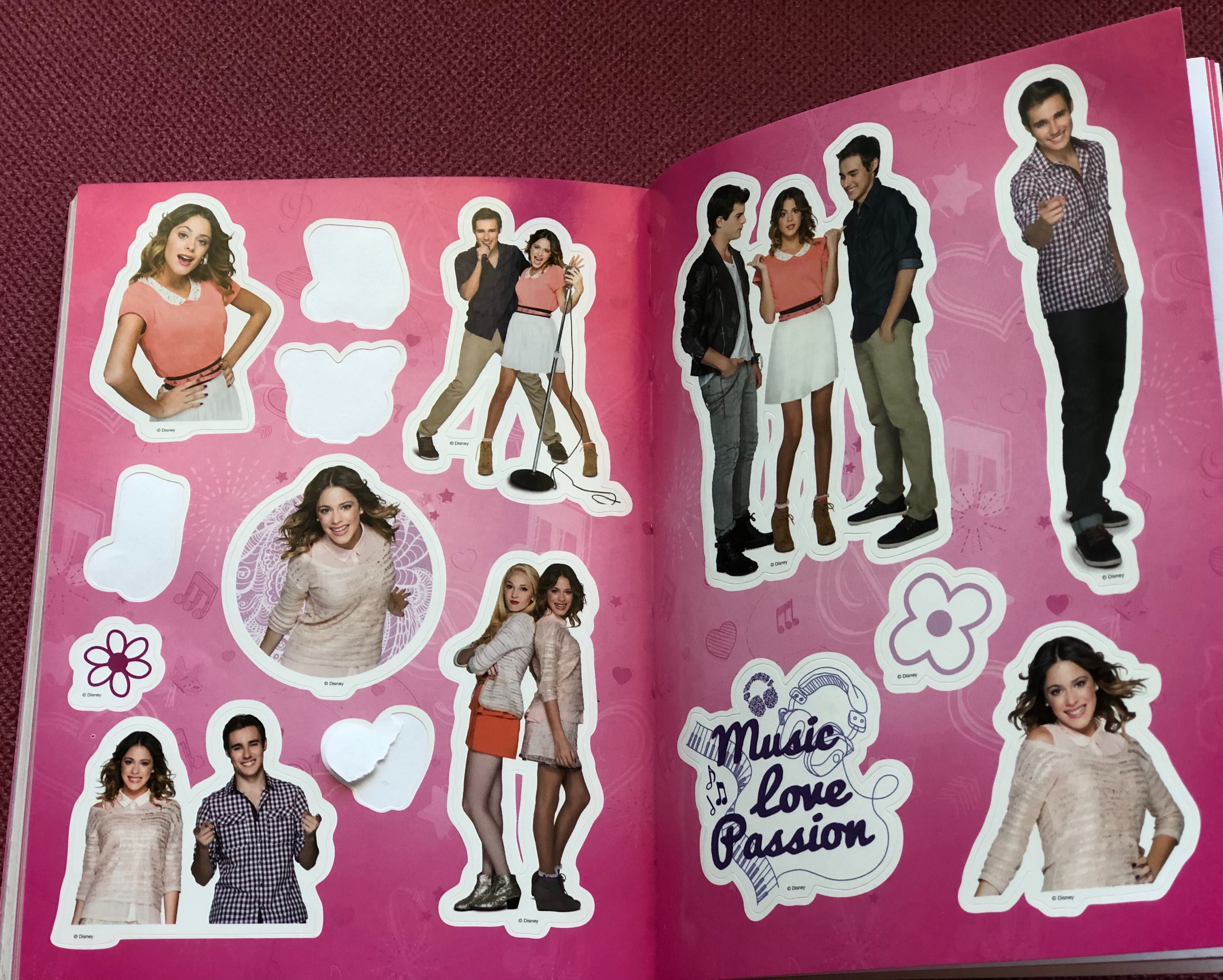 Caderneta de Autocolantes Da Série Violetta — Disney Channel