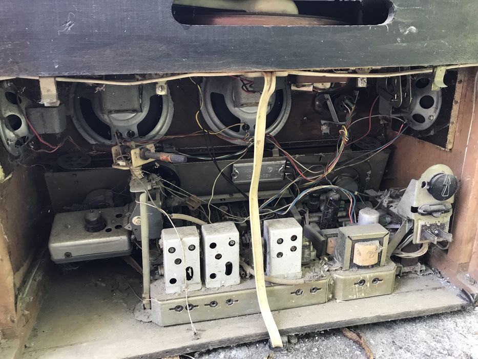 Продається музон «Латвія»програвач пластинок,радіо,стан на фото