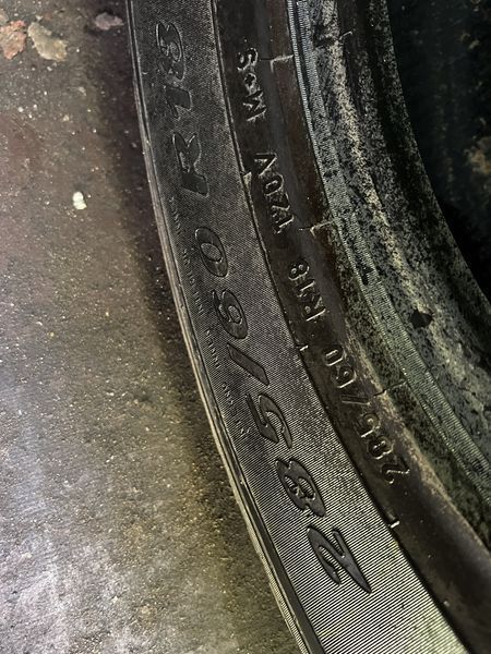 Шини 285/60 R18 Pirelli , резина комплект оригінал склад
