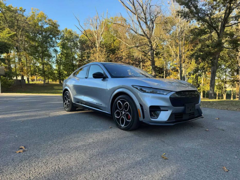 Ford Mustang Mach-E GT      2022