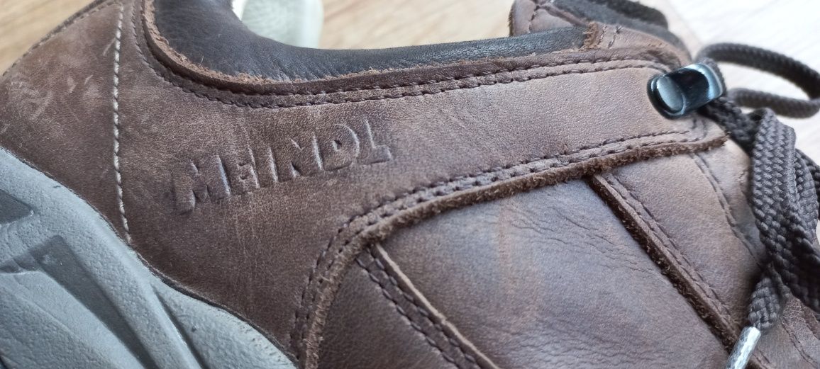 Sapatos em couro marca Meindl