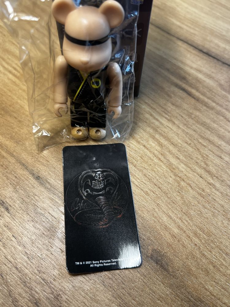 Bearbrick seria 43 Cobra Kai
