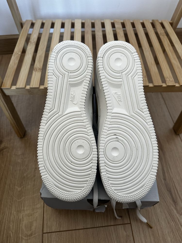Białe Nike Air Force 1 LVB (GS) 24.5 cm