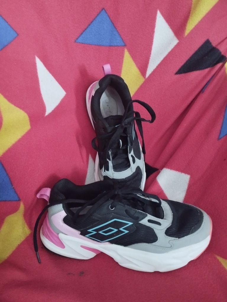 Buty sportowe Lotto damskie rozmiar 40