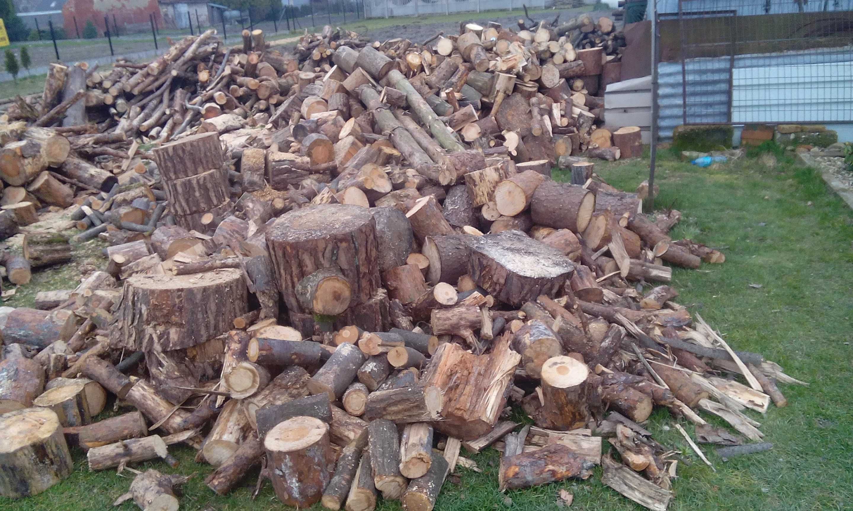 drewno drzewo pocięte sosna  sprzedam  lub zamienię około 40m3