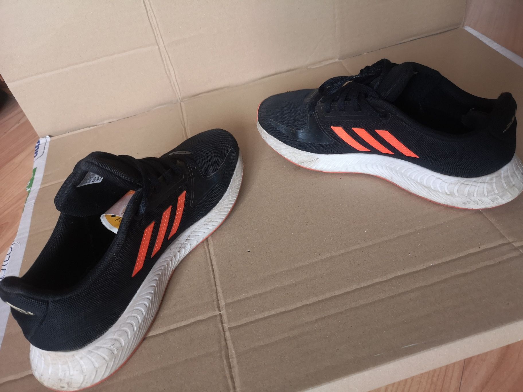 Za dwie pary  adidas  5.5 i HiTec 40