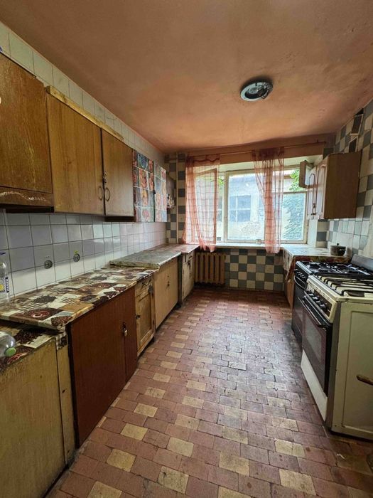 Здам кімнату в гуртожитку з водою