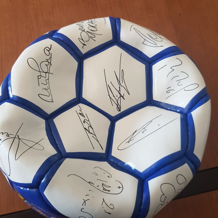 Bola do FCP autografada