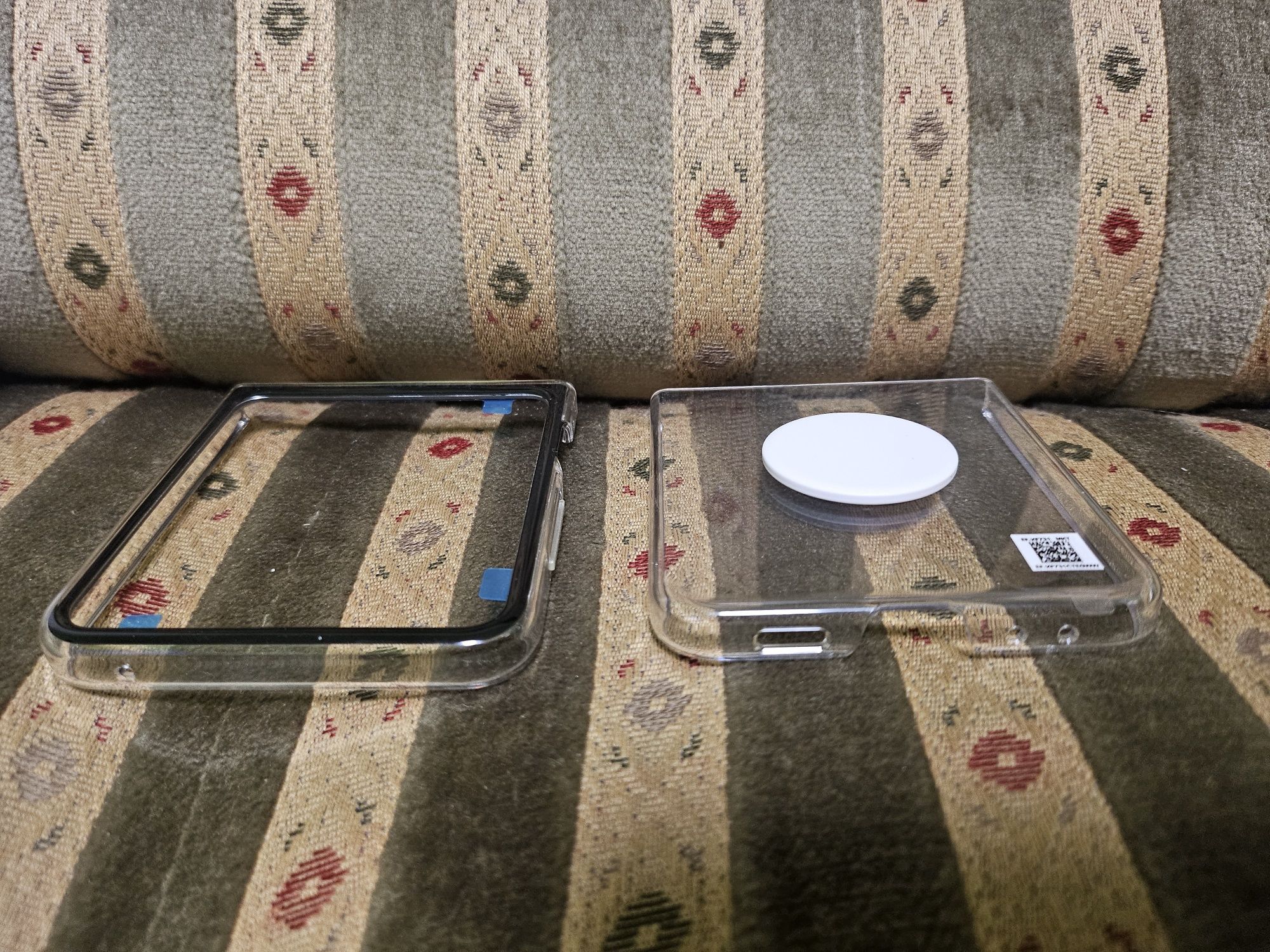 Samsung Z Flip 5 przezroczyste etui na telefon. Z podstawą kółeczkiem.