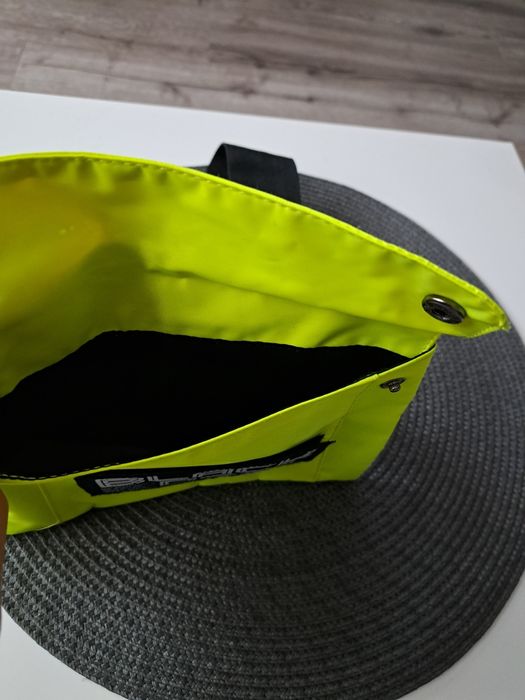 Saszetka typu nerka Cropp