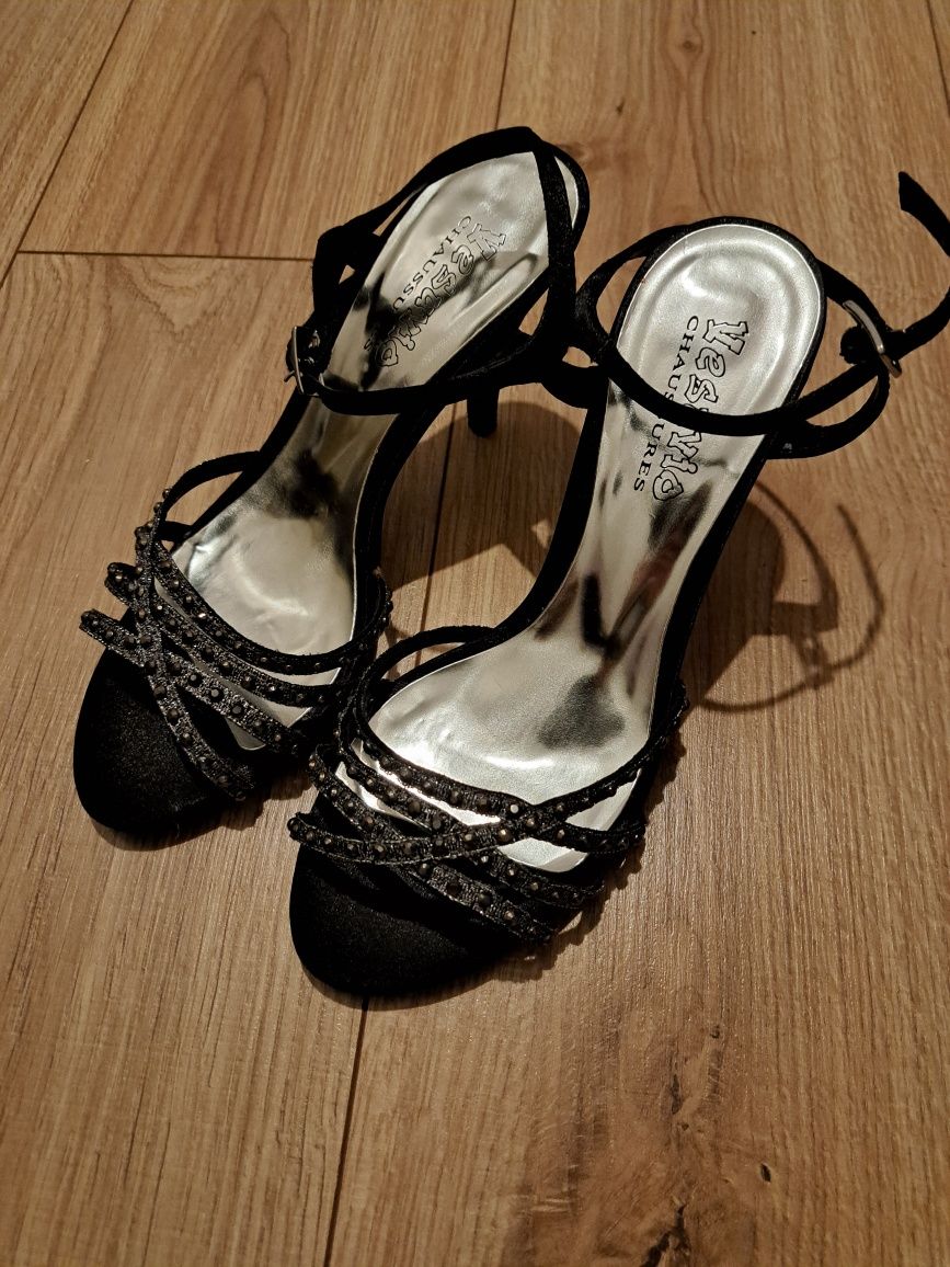 Eleganckie czarne sandały na obcasie rozm.35 Vesuvio 
Stan: