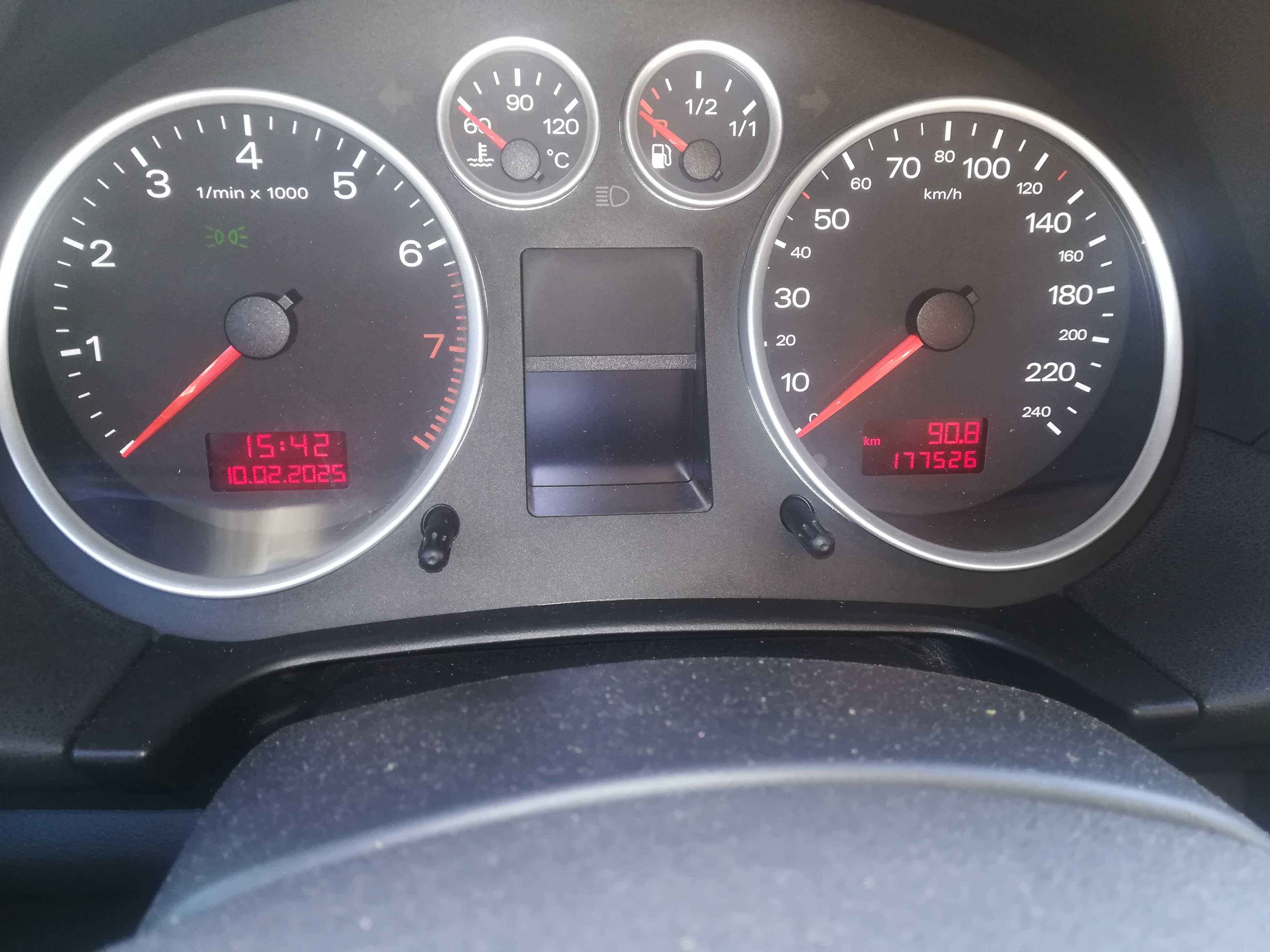 AUDI A 2 1,6 Fsi  2002r klima ładne alu serwis raty zamiana