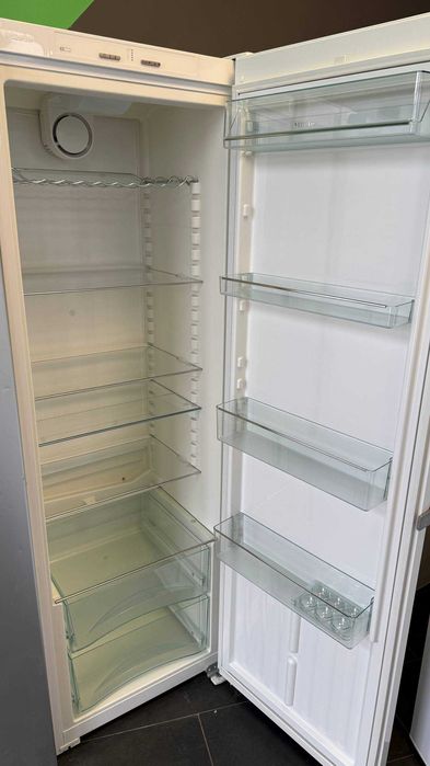 Холодильна шафа б/в без мороз кам MIELE 185см білий Крапельний #07399