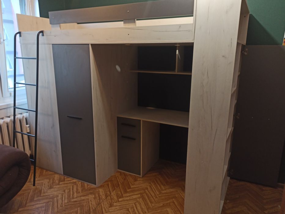 Sprzedam łóżko piętrowe z biurkiem i szafą

Sprzedam praktyczne łóżko