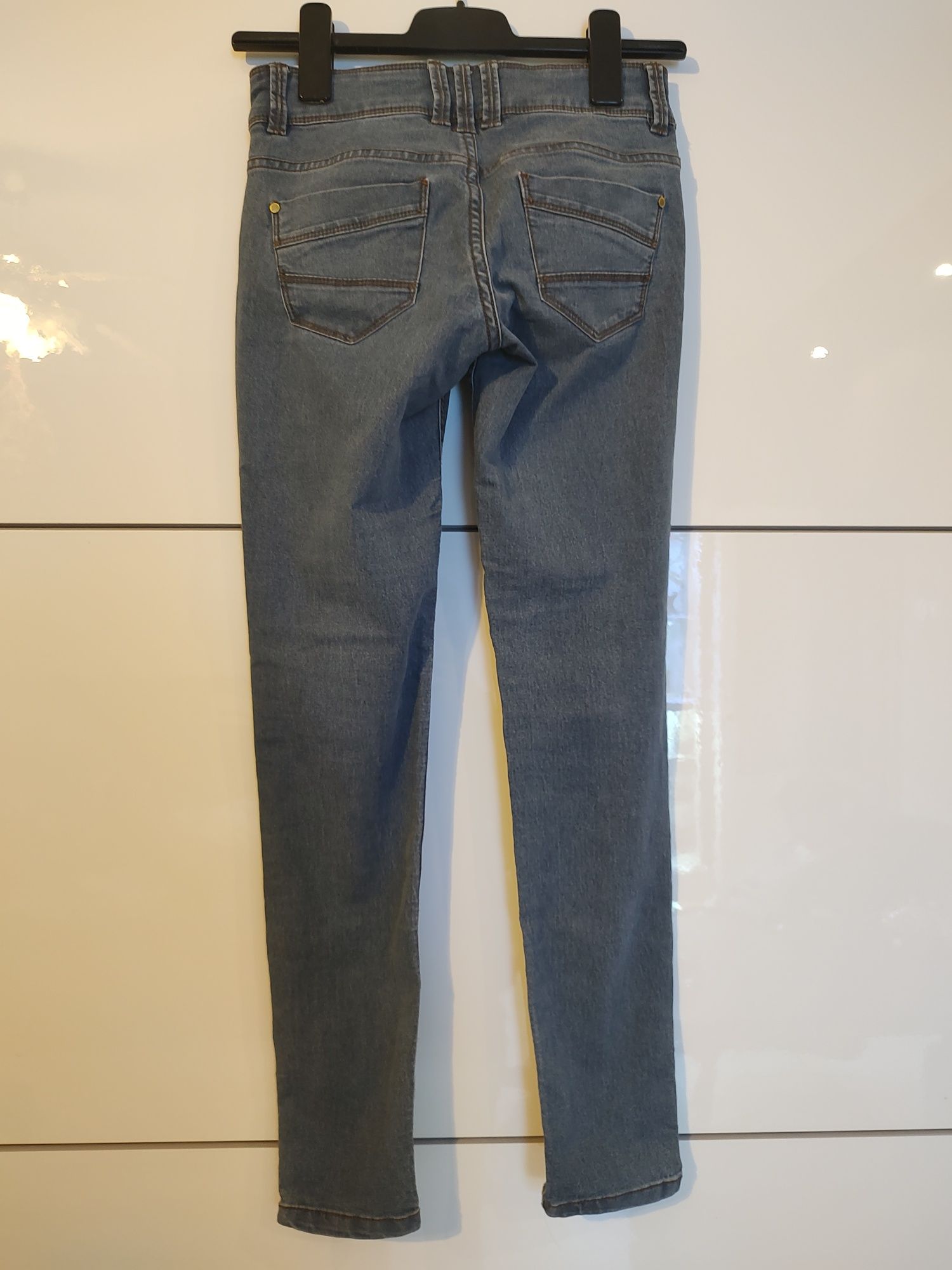 Damskie spodnie jeansowe terranova