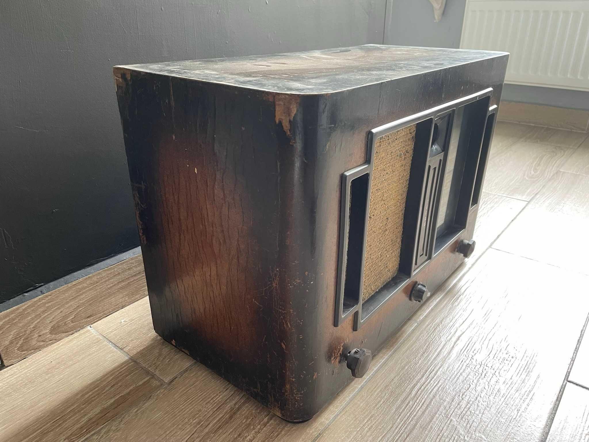 Radioodbiornik Tefag Tefadyn 150W-II uruchamia się