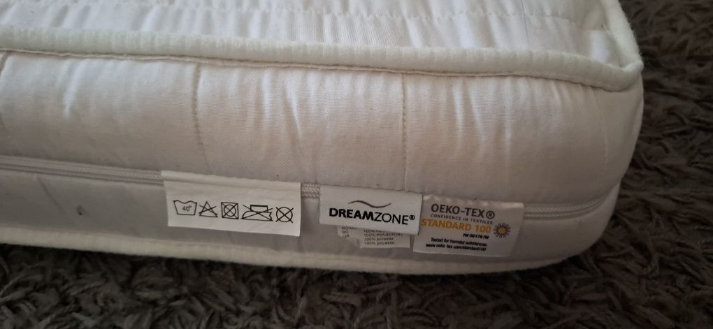 używane drewniane łóżko (IKEA) – "rosnące z dzieckiem" z materacem
