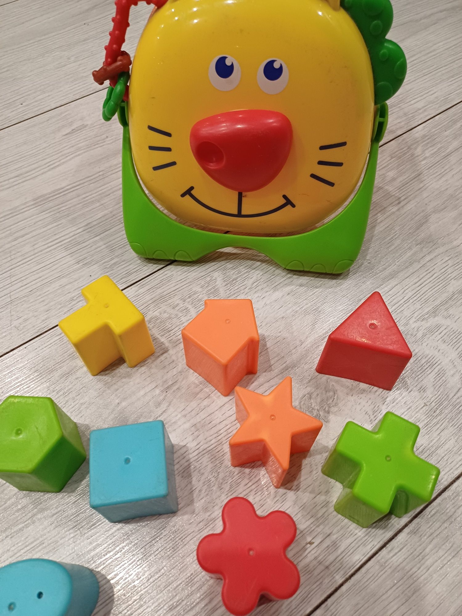 Fisher Price sorter/klocki lew