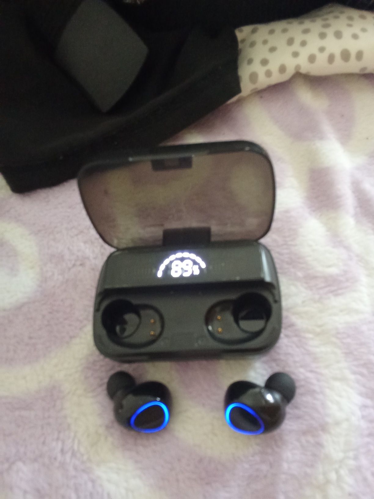 Fones bluetooth bom som como novos..pesquisar.