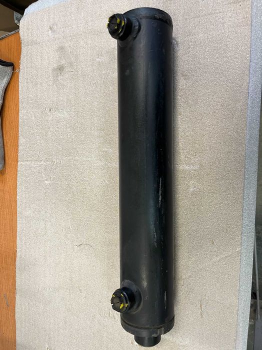 Siłownik 70x40x300 nowy