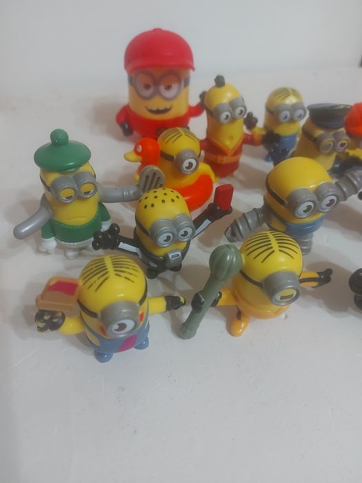 Conjunto de 16 bonecos MINIONS SÓ 10 Euros