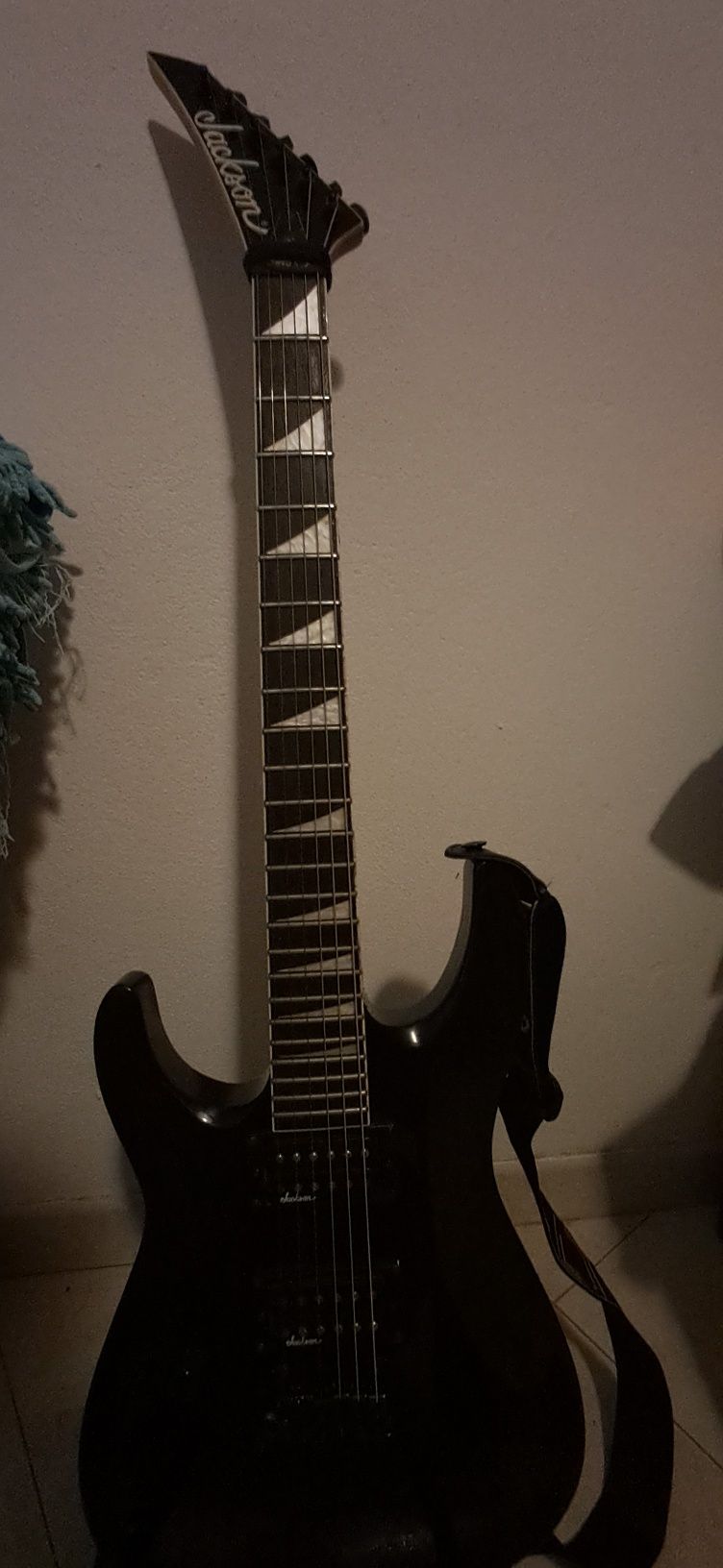 Jackson Dinky J22  Left-handed - preta
Rated 4.4/5