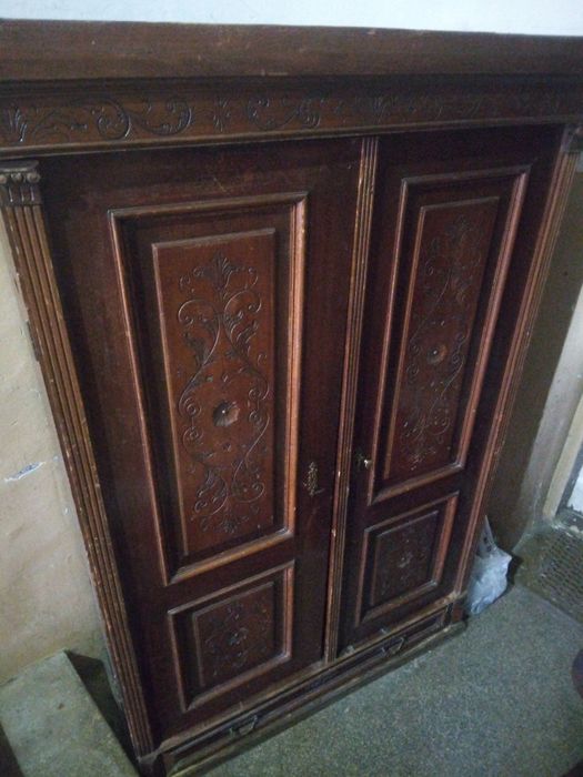 Шафа старовинна дерев'янна