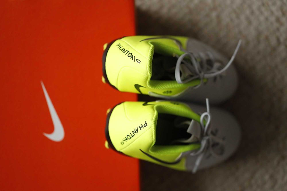 Buty piłkarskie Korki Nike Phantom GX II Academy FG/MG Junior