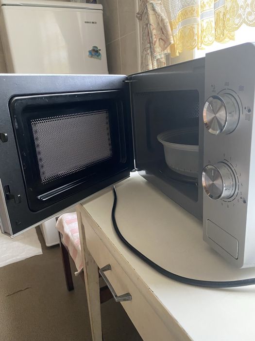 Продам мікрохвильову піч (НВЧ) Gorenje MO 17 E1S