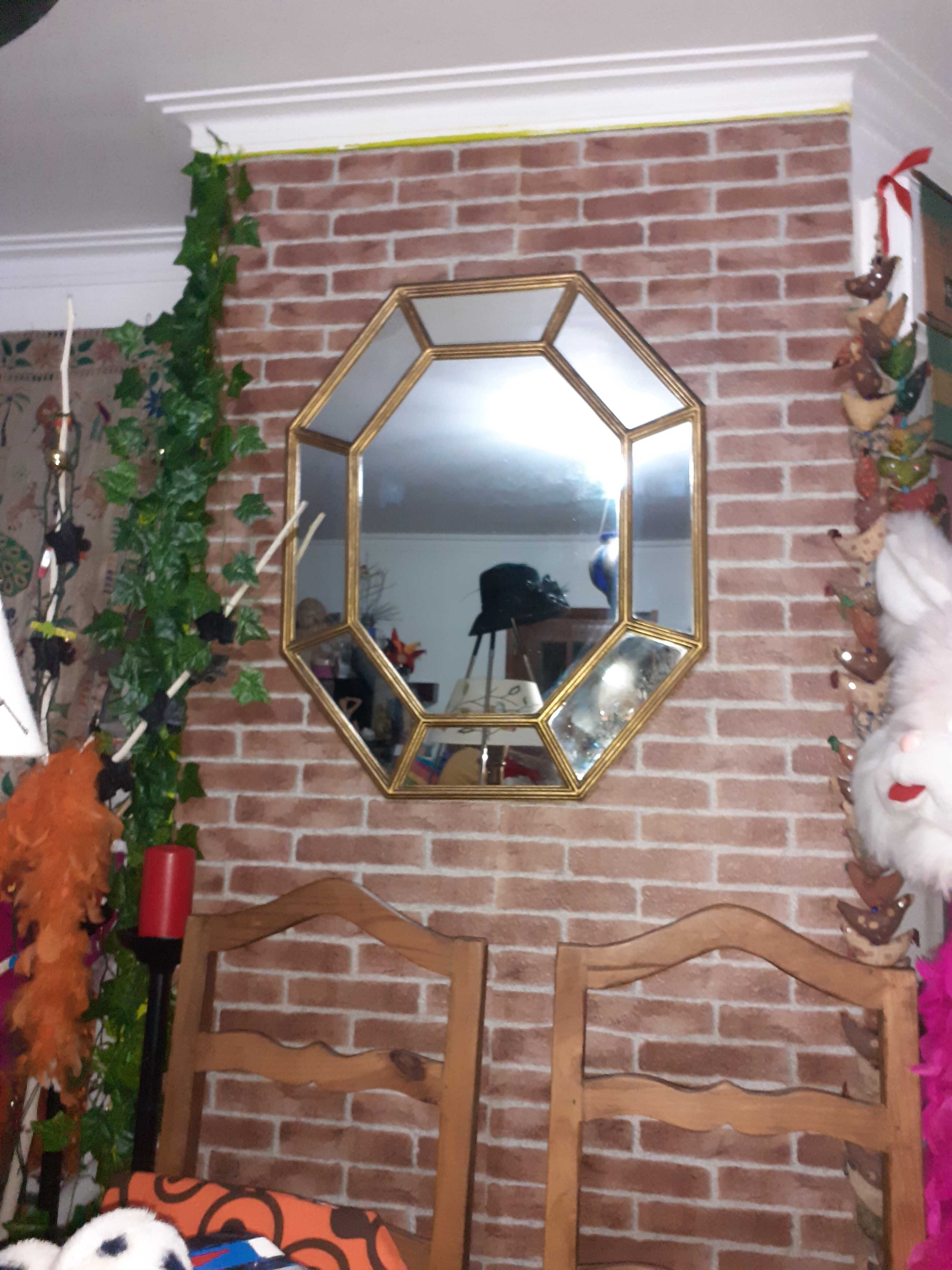 Espelho com moldura em Madeira Dourada