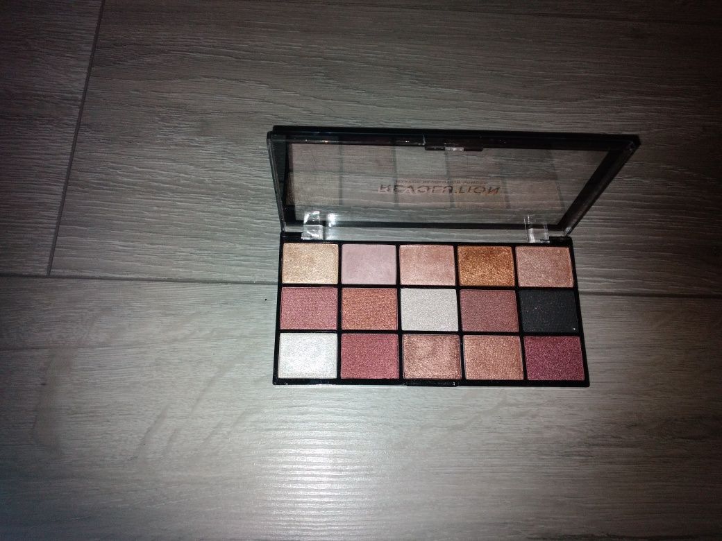 2 palety cieni do powiek makeup revolution cena za 2