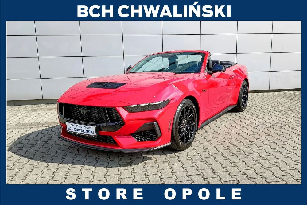Ford Mustang adaptacyjne zawieszenie; wentylowane fotele; aktywny tempomat V8