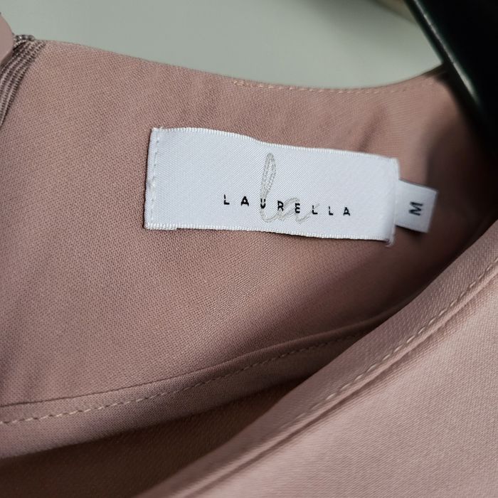 Sukienka pudrowy róż LAURELLA