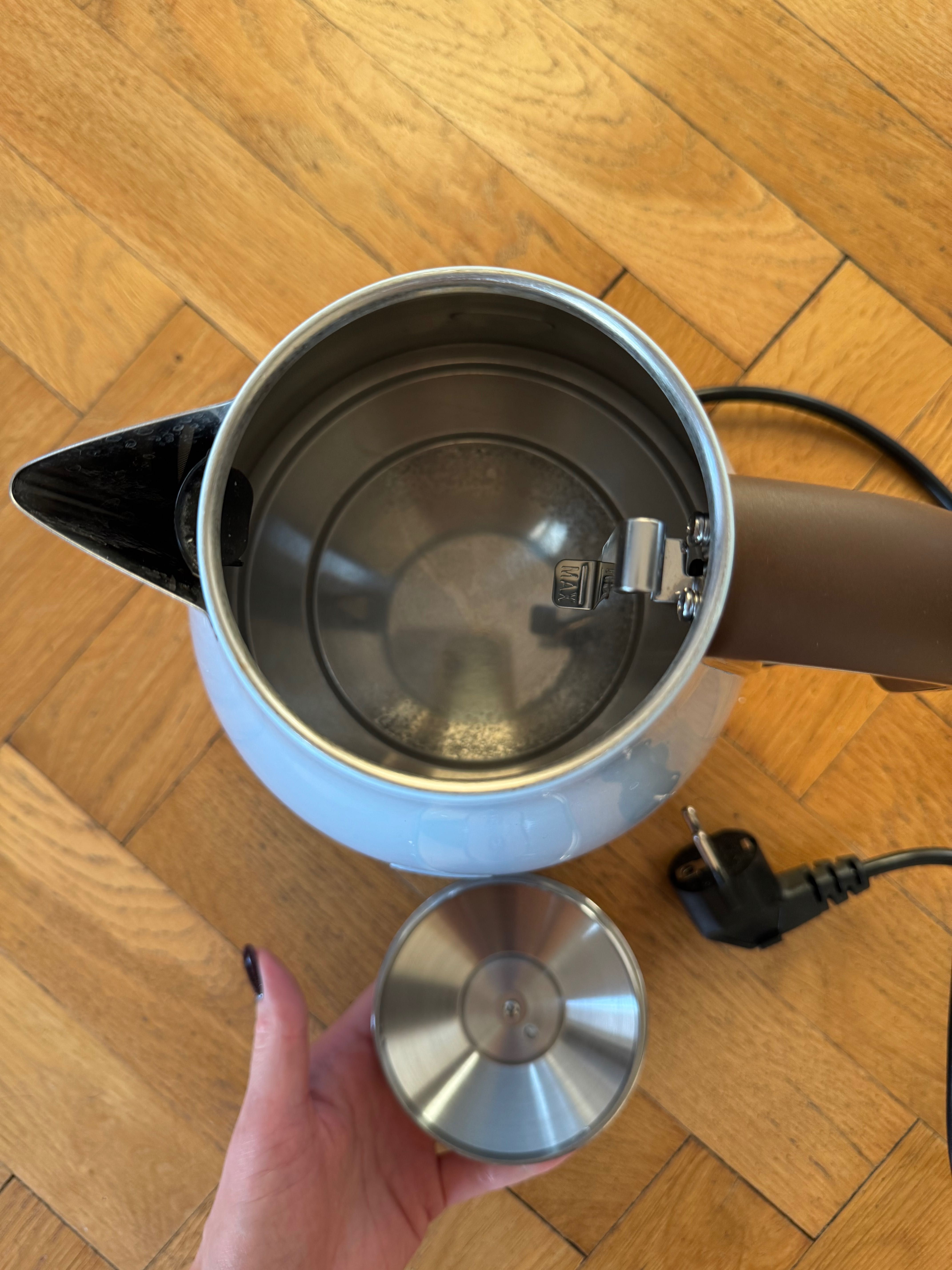 Czajnik DeLonghi