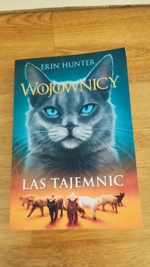 Wojownicy Las Tajemnic - Erin Hunter