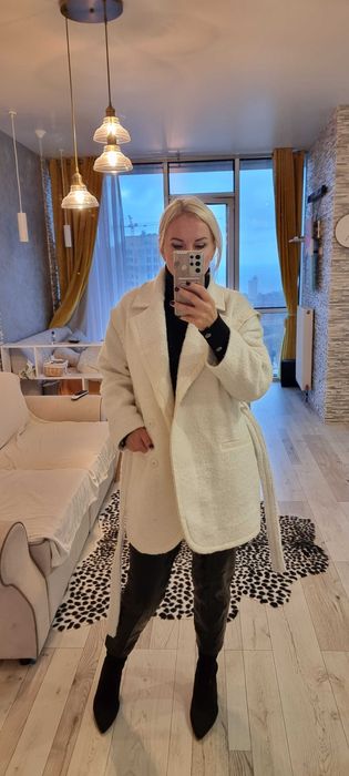 Пальто белое шерстяное не носила! С ценником! Размер M-L.