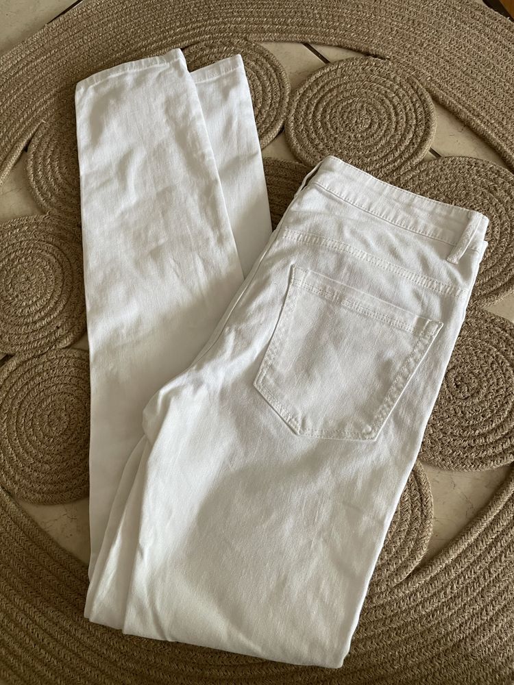 Spodnie białe 34 XS kwiaty wzor