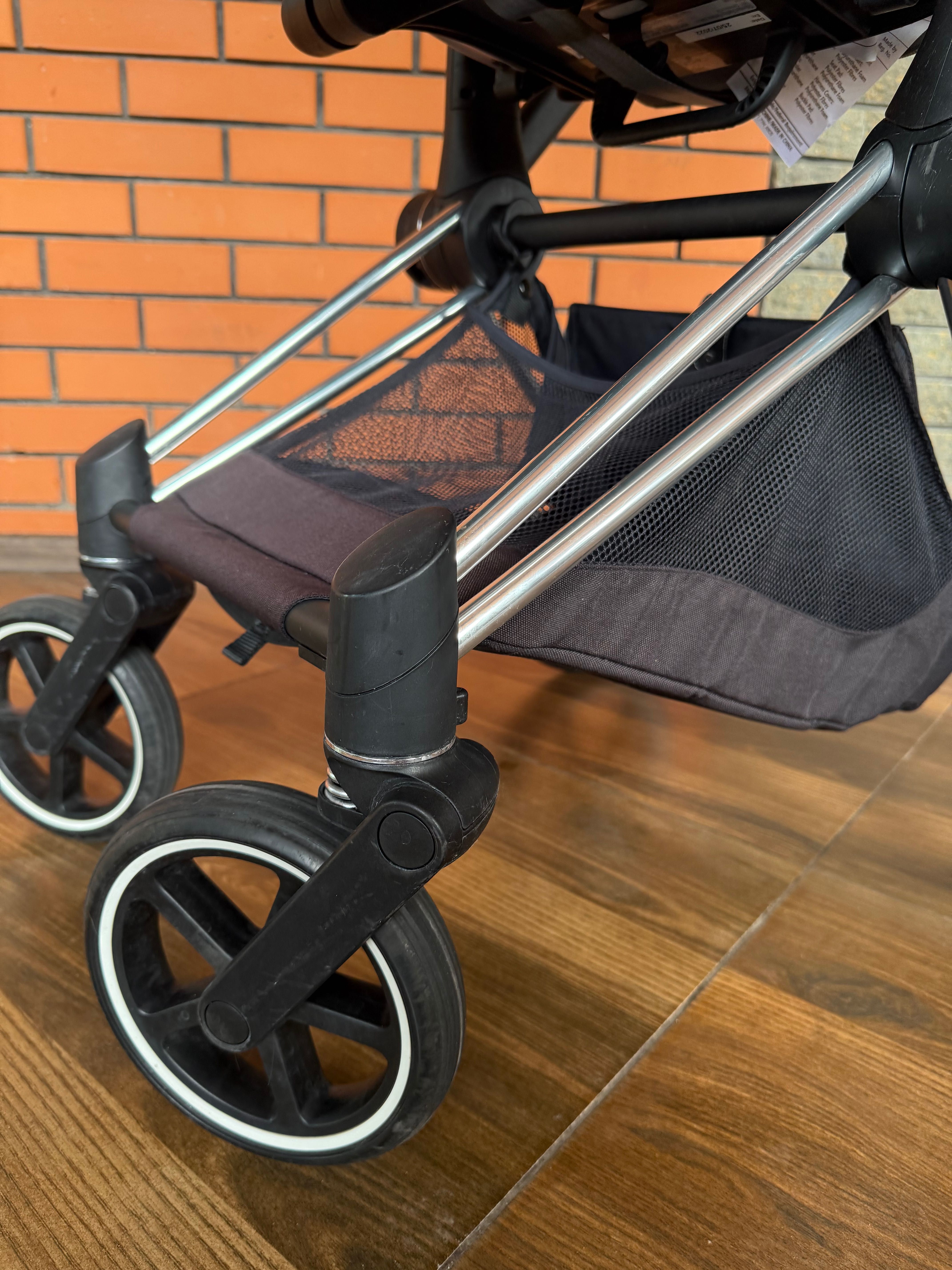 Cybex Priam 4. Chrome Black Gray