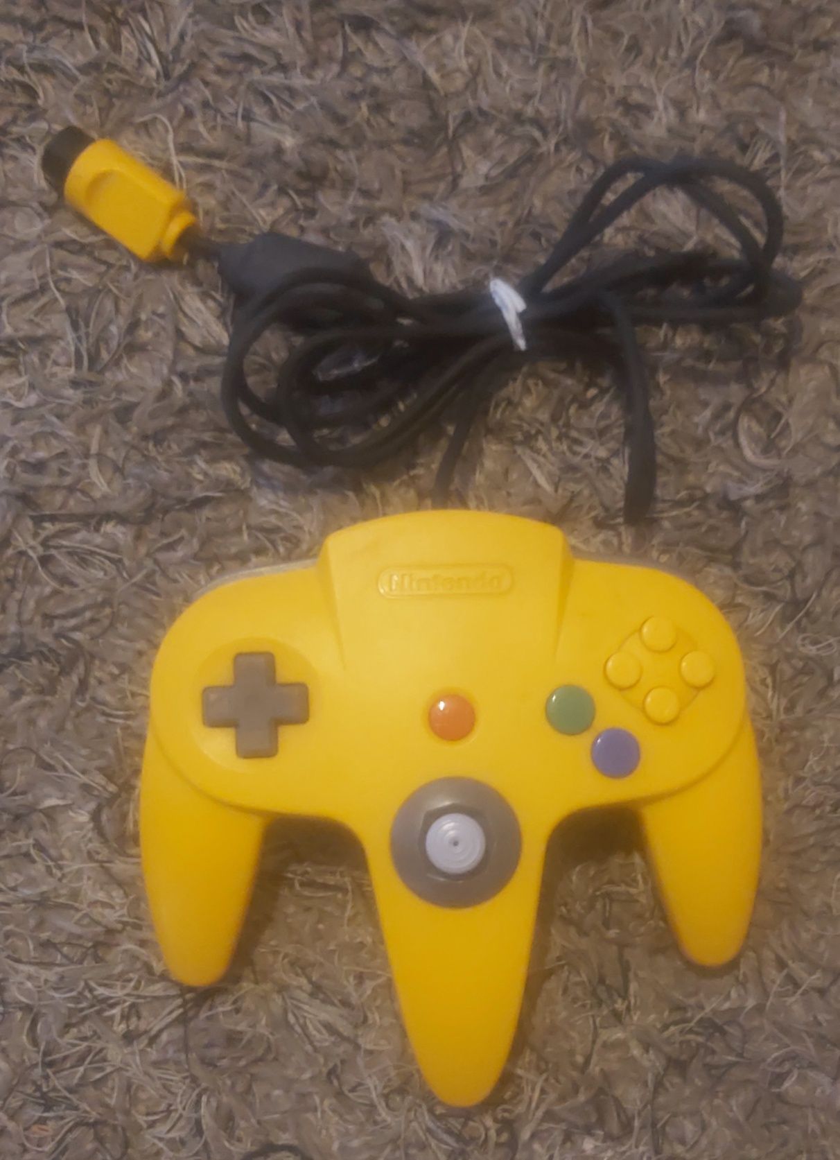 Nintendo 64 comando original amarelo.