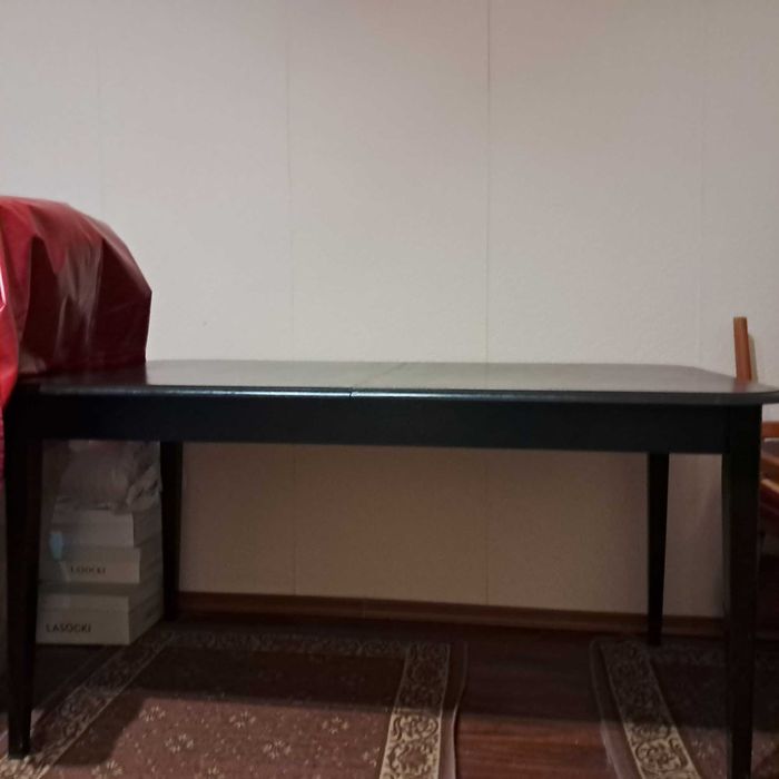 Sprzedam stół drewniany w dobrym stanie