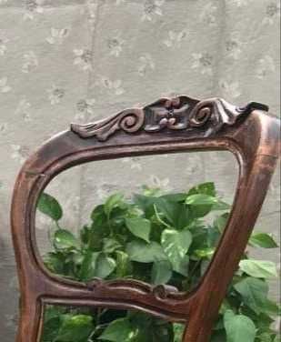 Krzesła antyczne z obiciem granatowo-złotym