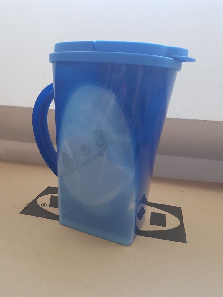 Tupperware: dzbanek i kubeczki