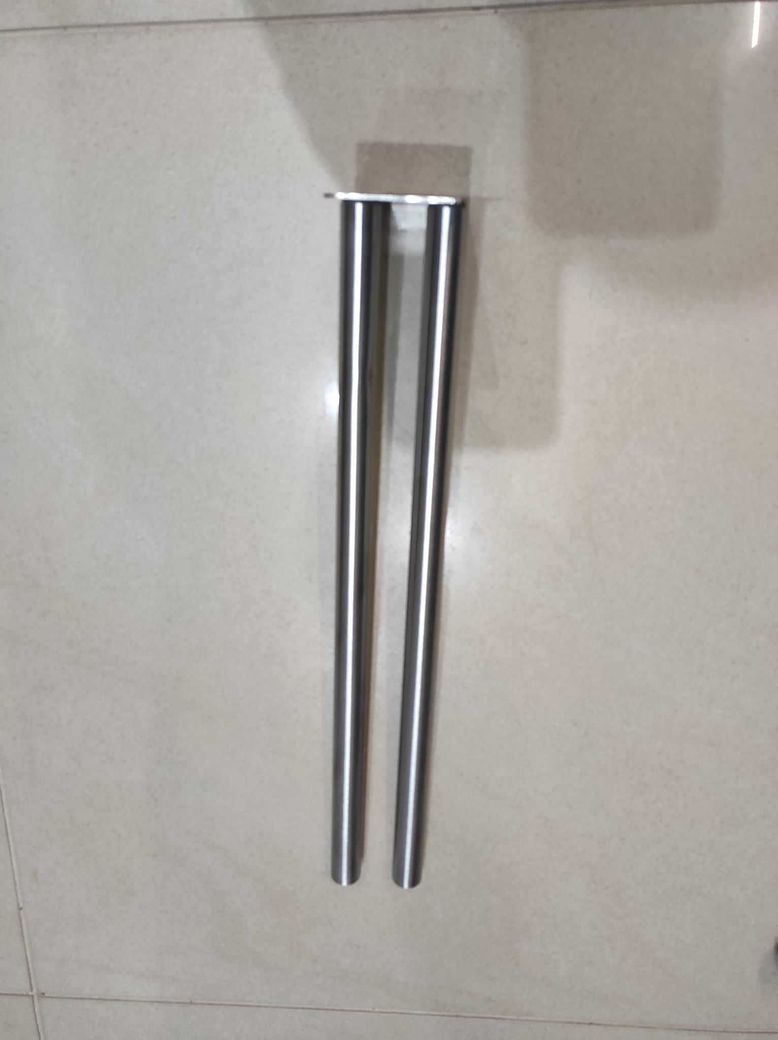 Uchwyt łazienkowy ze stali nierdzewnej. Długość 39,5 cm