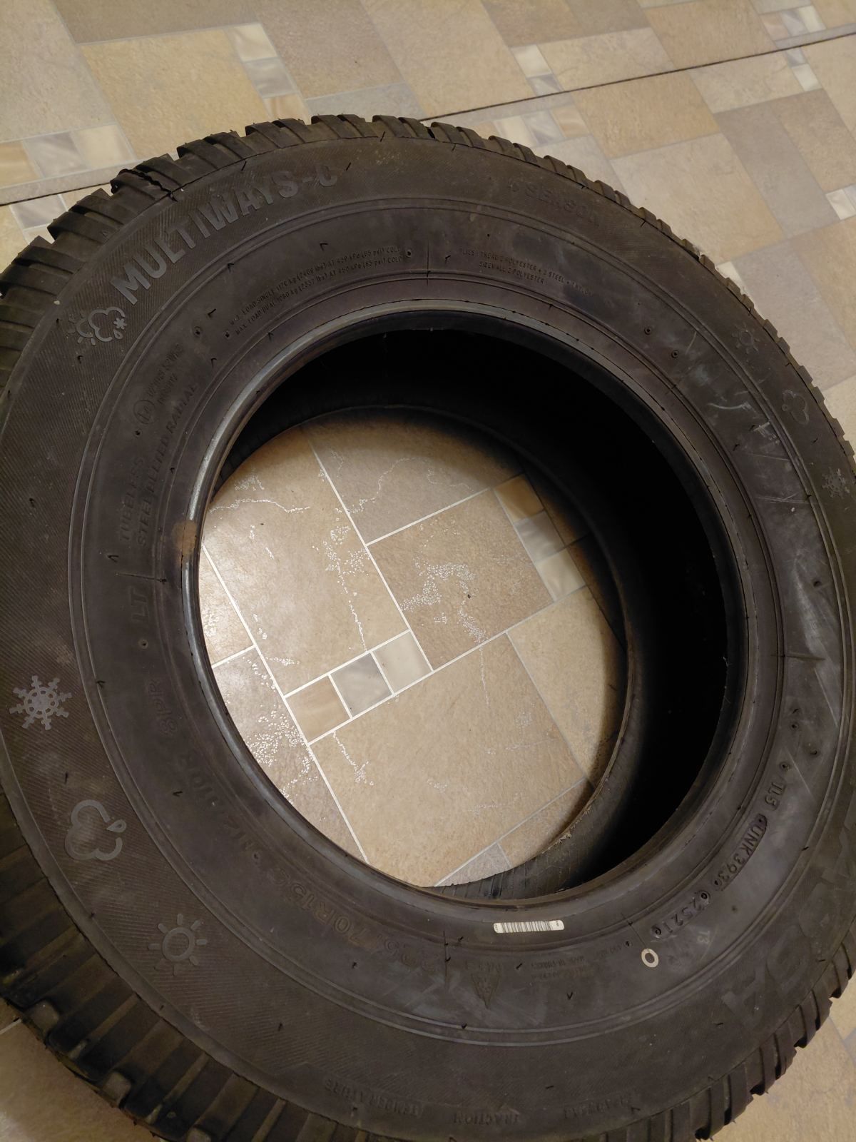 Продам LASSA MULTIWAYS 225/70 R15C