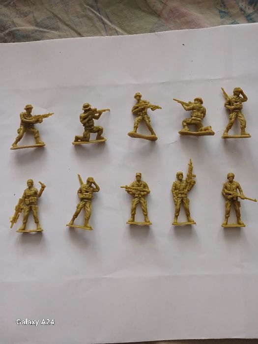 Дитячий іграшковий набір солдатиків з 10 шт