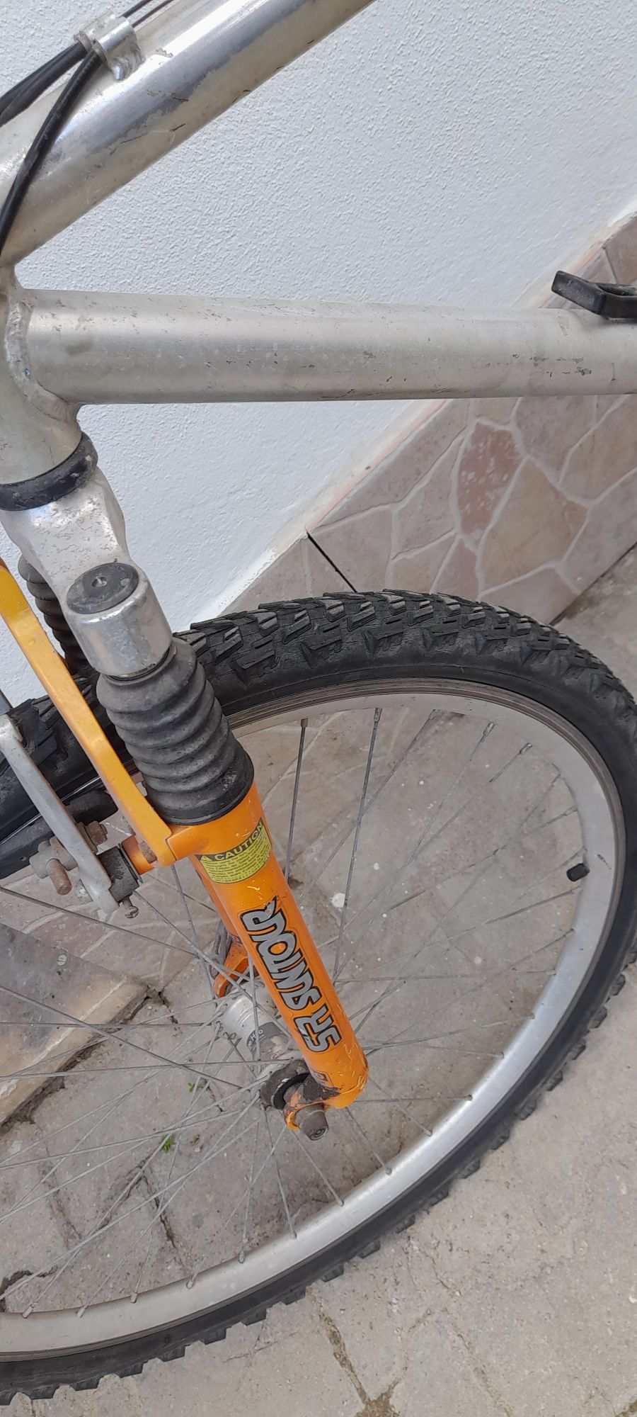 Bicicleta usada mas a andar