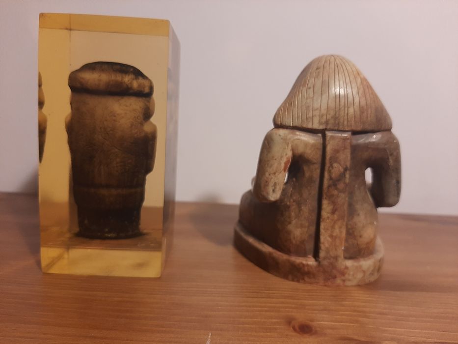 almofariz bronze estatueta egípcia  escriba sentado san Agustín