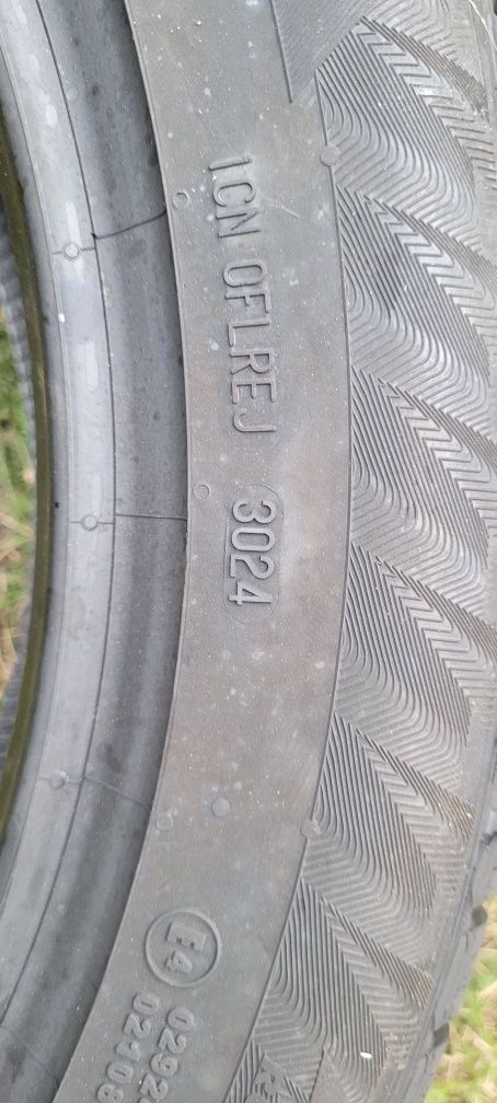 Opony zimowe 235/50R19