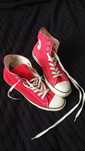Червоні кросівки Converse