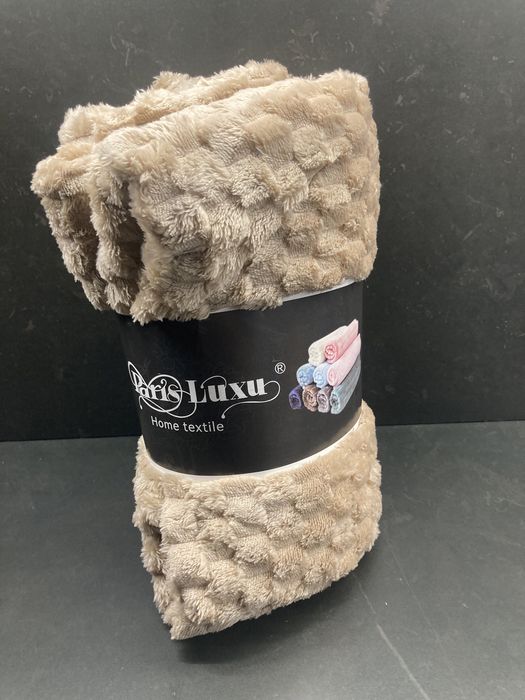 Puszysty i przytulny koc 160x200 beżowy Paris Luxury